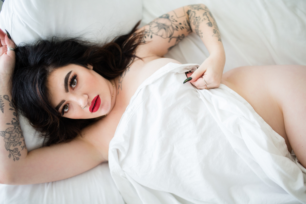 https://lilacandfernphotography.com/wp-content/uploads/2019/11/Boudoir-Intimate-Boise-Idaho-Lilac-and-Fern-JE-106.jpg