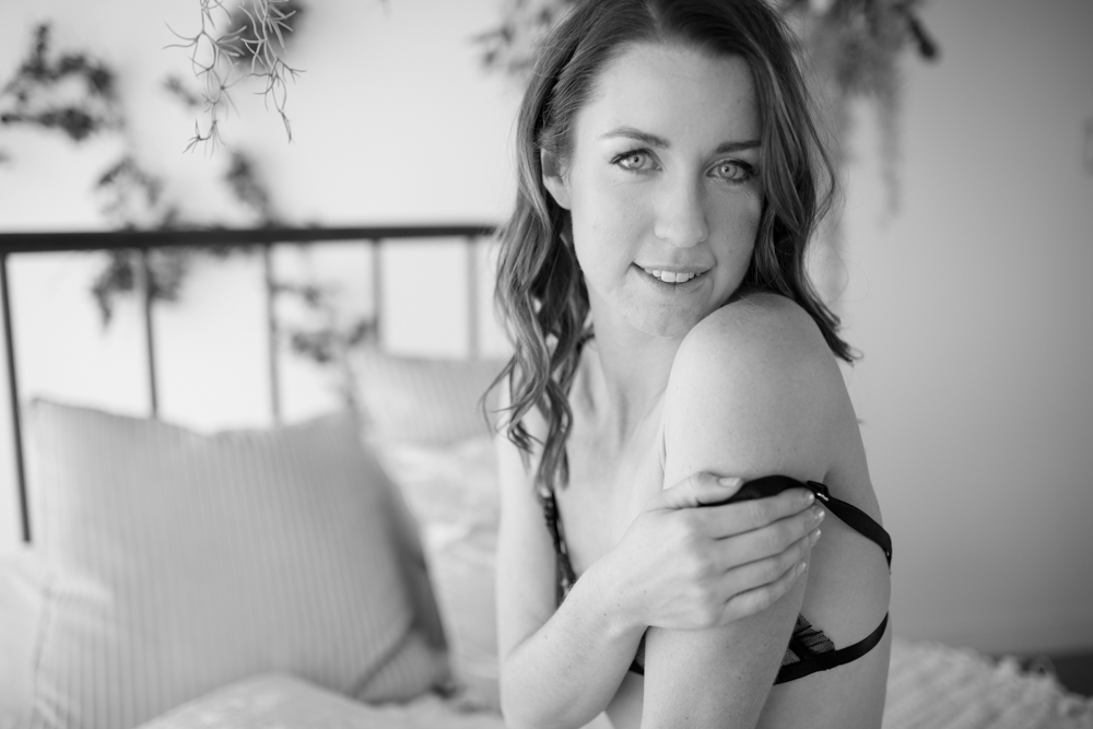 https://lilacandfernphotography.com/wp-content/uploads/2020/01/Boudoir-Intimate-Boise-Idaho-Lilac-and-Fern-NO-36.jpg