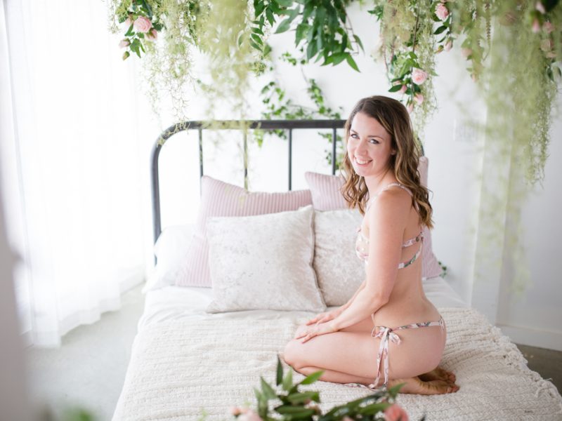 https://lilacandfernphotography.com/wp-content/uploads/2020/01/Boudoir-Intimate-Boise-Idaho-Lilac-and-Fern-NO-37-800x600.jpg