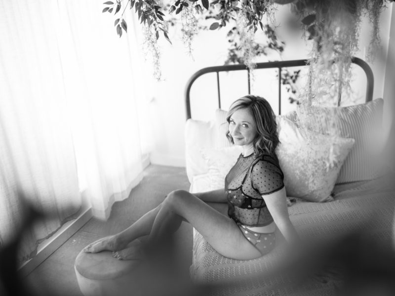 https://lilacandfernphotography.com/wp-content/uploads/2020/02/Boudoir-Intimate-Boise-Idaho-Lilac-and-Fern-DD-13-800x600.jpg