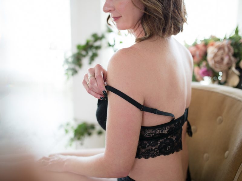 https://lilacandfernphotography.com/wp-content/uploads/2020/02/Boudoir-Intimate-Boise-Idaho-Lilac-and-Fern-DD-32-800x600.jpg