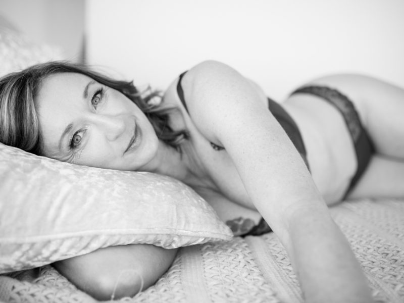 https://lilacandfernphotography.com/wp-content/uploads/2020/02/Boudoir-Intimate-Boise-Idaho-Lilac-and-Fern-DD-7-800x600.jpg