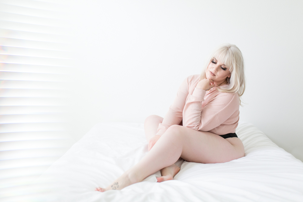 https://lilacandfernphotography.com/wp-content/uploads/2020/05/Boudoir-Intimate-Colorado-Tennessee-Idaho-Lilac-and-Fern-KA-26.jpg