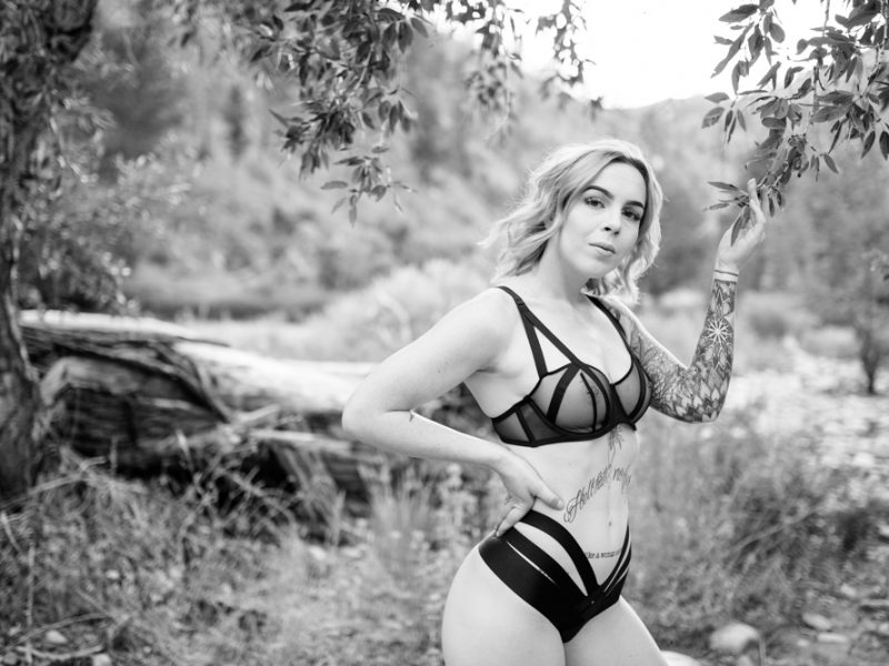 https://lilacandfernphotography.com/wp-content/uploads/2020/05/Boudoir-Intimate-Colorado-Tennessee-Idaho-Lilac-and-Fern-KD-5-800x600.jpg