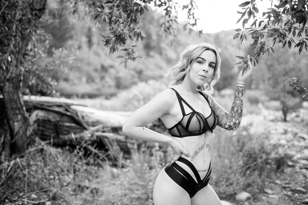 https://lilacandfernphotography.com/wp-content/uploads/2020/05/Boudoir-Intimate-Colorado-Tennessee-Idaho-Lilac-and-Fern-KD-5.jpg