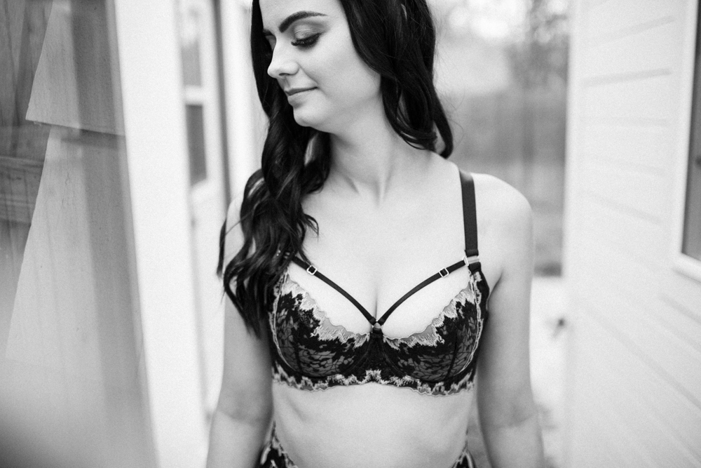https://lilacandfernphotography.com/wp-content/uploads/2020/10/Boudoir-Intimate-Colorado-Tennessee-Idaho-Lilac-and-Fern-HL1-23.jpg