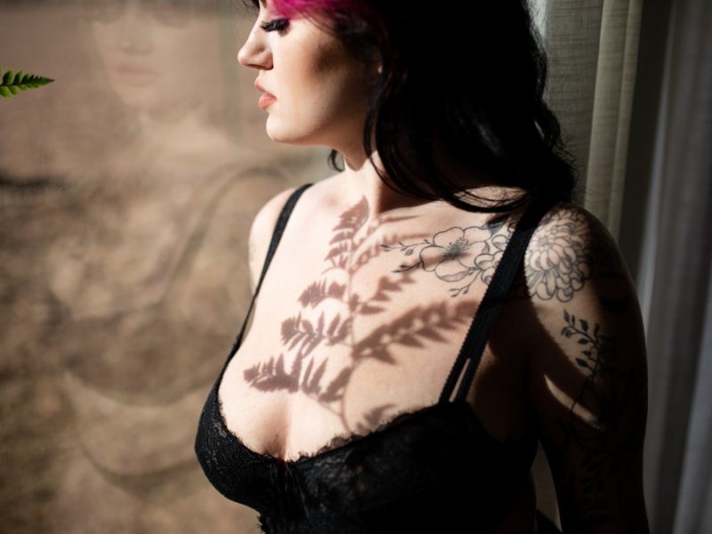 https://lilacandfernphotography.com/wp-content/uploads/2020/10/Boudoir-Intimate-Colorado-Tennessee-Idaho-Lilac-and-Fern-JE-46-800x600.jpg