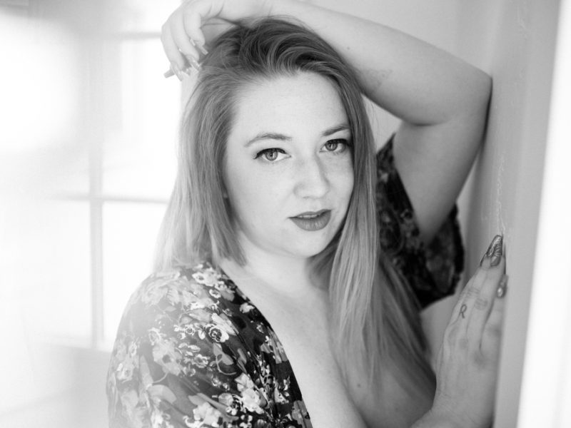 https://lilacandfernphotography.com/wp-content/uploads/2020/11/Boudoir-Intimate-Colorado-Tennessee-Idaho-Lilac-and-Fern-JB1-45-800x600.jpg