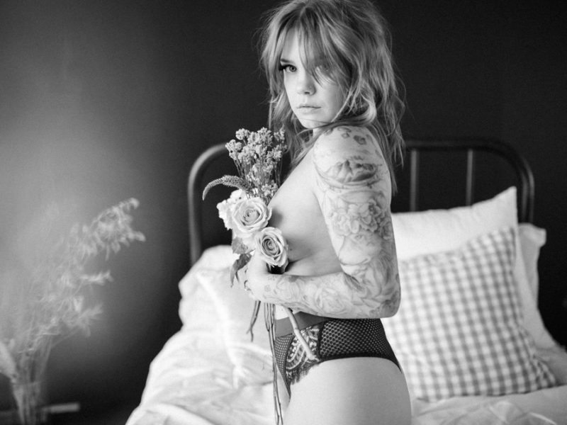 https://lilacandfernphotography.com/wp-content/uploads/2020/11/Boudoir-Intimate-Colorado-Tennessee-Idaho-Lilac-and-Fern-KR-14-800x600.jpg