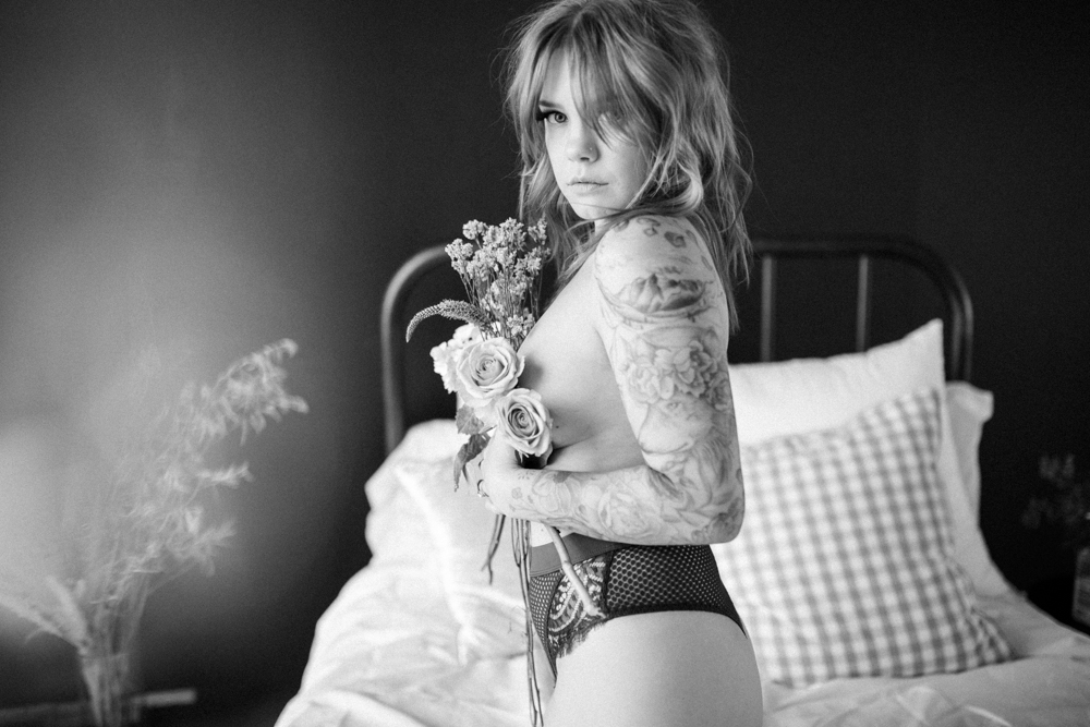 https://lilacandfernphotography.com/wp-content/uploads/2020/11/Boudoir-Intimate-Colorado-Tennessee-Idaho-Lilac-and-Fern-KR-14.jpg