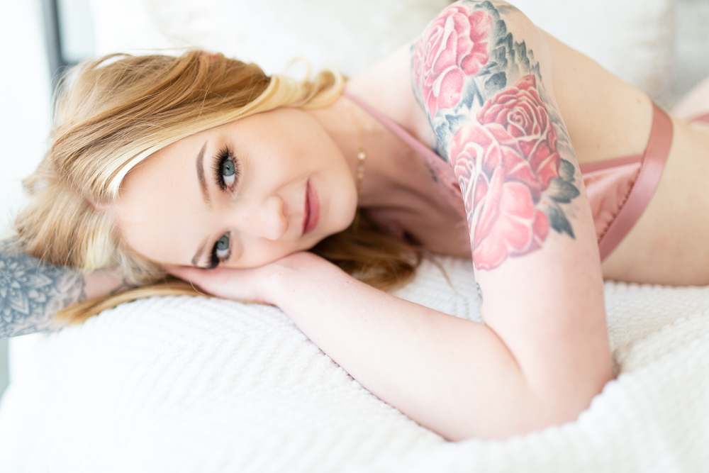 https://lilacandfernphotography.com/wp-content/uploads/2021/04/Colorado-Idaho-Tennessee-Intimate-Portraits-Boudoir-LilacFern-13.jpg