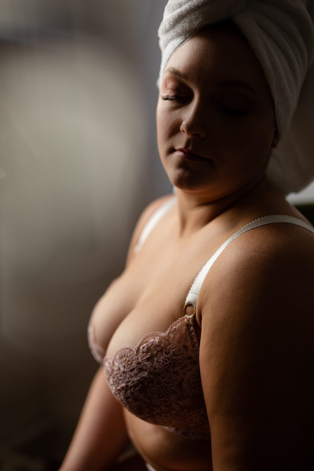 https://lilacandfernphotography.com/wp-content/uploads/2022/03/Boudoir-Fort-Collins-Colorado-Lilac-and-Fern-AS-Tub-19-1024x1536.jpg