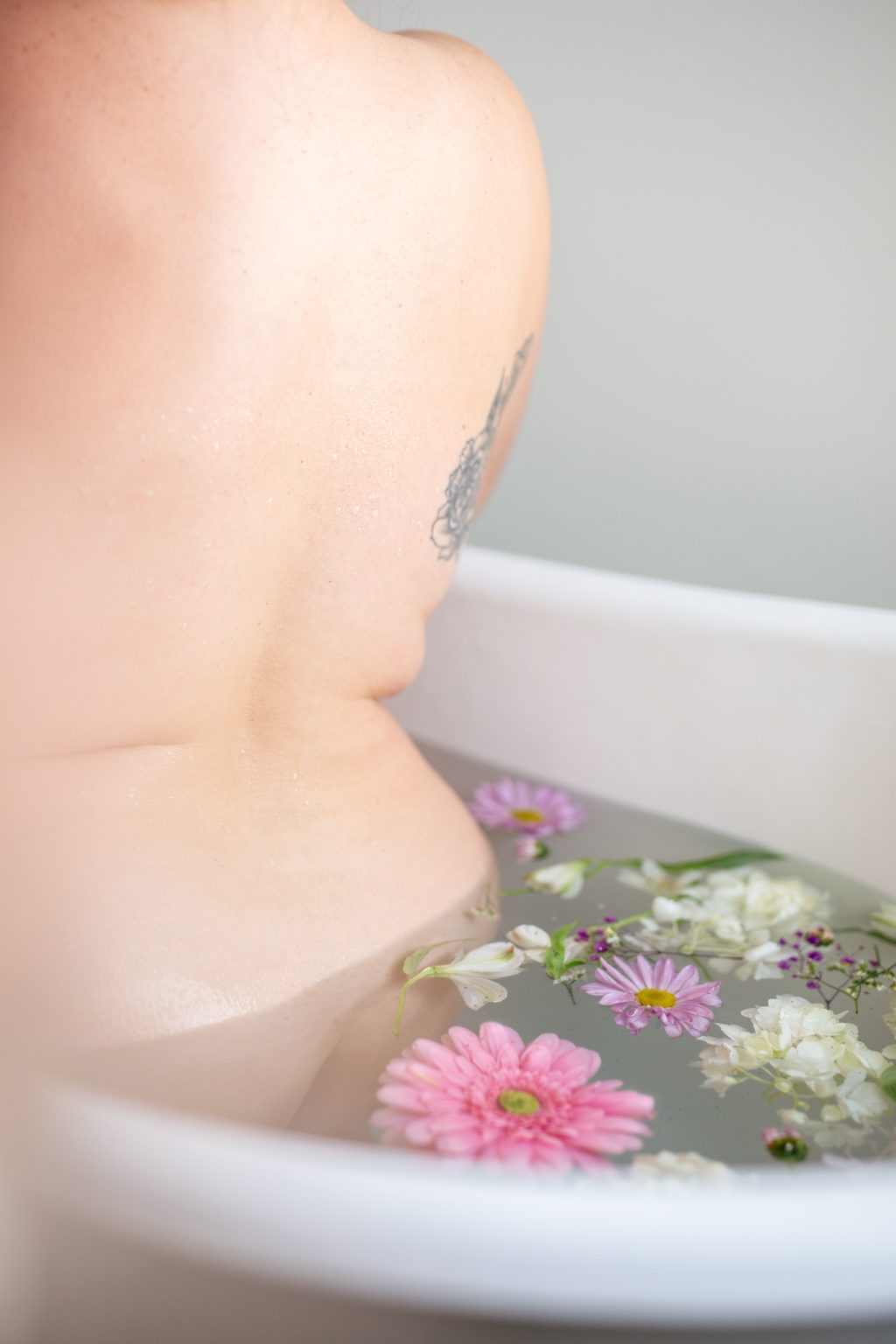 https://lilacandfernphotography.com/wp-content/uploads/2022/03/Boudoir-Fort-Collins-Colorado-Lilac-and-Fern-AS-Tub-28-1024x1536.jpg