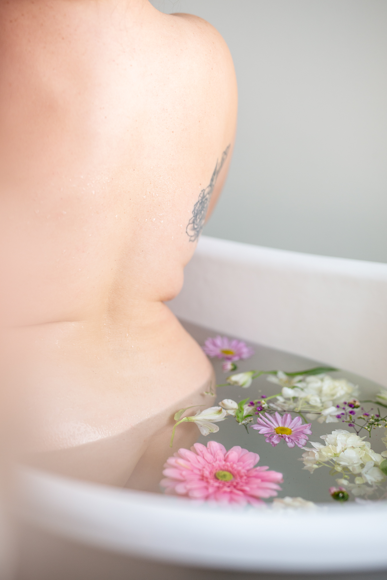 https://lilacandfernphotography.com/wp-content/uploads/2022/03/Boudoir-Fort-Collins-Colorado-Lilac-and-Fern-AS-Tub-28.jpg