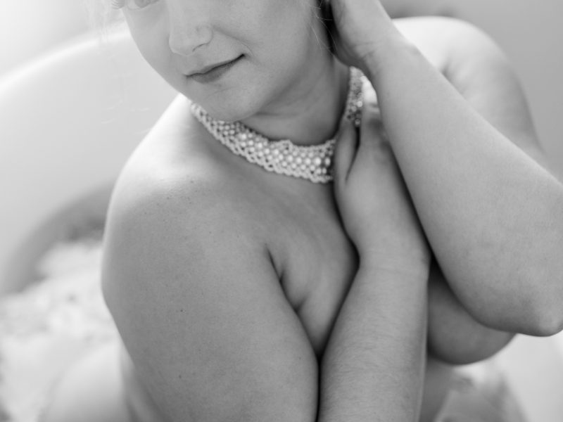 https://lilacandfernphotography.com/wp-content/uploads/2022/03/Boudoir-Fort-Collins-Colorado-Lilac-and-Fern-AS-Tub-35-800x600.jpg
